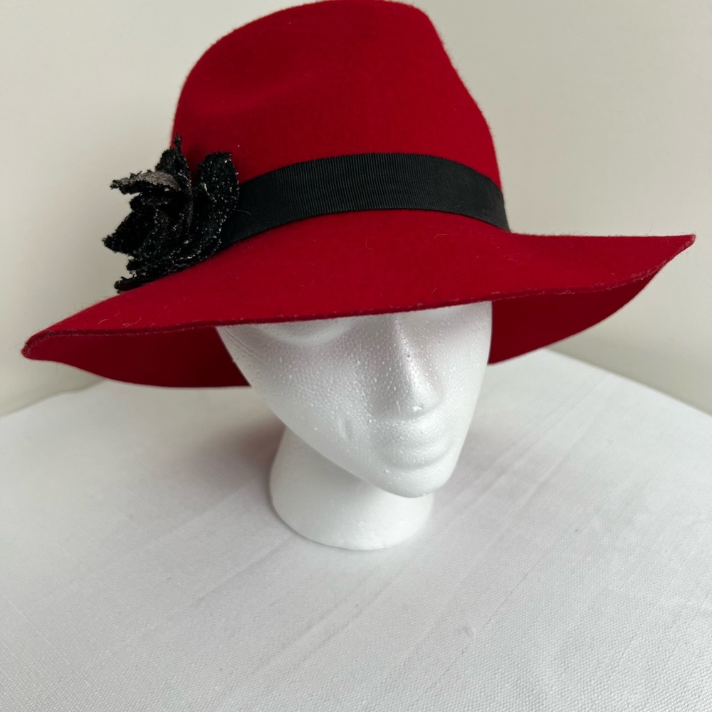 Liz Claiborne Red 100% Wool Felt Cloche Hat w/ Black Ribbon and Flower Trim